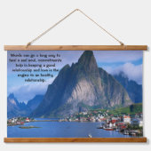 Blick auf die Küstengebirge mit ruhigem blauem Mee Wandteppich Mit Holzrahmen (Vorne)