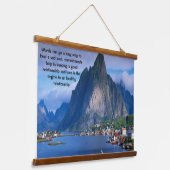 Blick auf die Küstengebirge mit ruhigem blauem Mee Wandteppich Mit Holzrahmen (Gewinkelt)