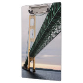 Blick auf die Mackinac-Brücke vom Lake Michigan 2 Klemmbrett (Links)