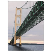 Blick auf die Mackinac-Brücke vom Lake Michigan 2 Klemmbrett (Rückseite)