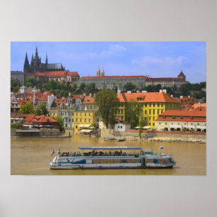 Blick auf die Prager Burg und die Stadt an der Mol Poster