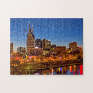 Blick auf die Skyline der Stadt bei Dämmerung Puzzle