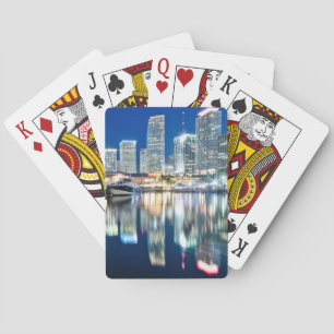 Blick auf die Skyline mit Spiegelung im Wasser, Mi Spielkarten