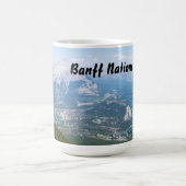 Blick auf die Stadt Banff Kaffeetasse (Mittel)