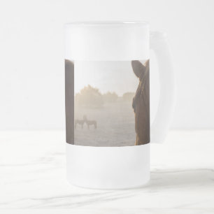 Blick auf die Tasse der Mattierten Glasbiersorte