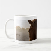Blick auf die Tasse des Kaffees (Links)