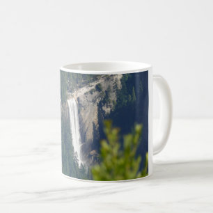 Blick auf die Vernalfälle von Glacier Point, CA Kaffeetasse