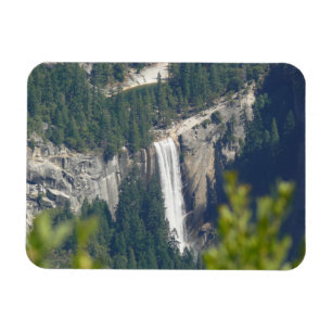 Blick auf die Vernalfälle von Glacier Point, CA Magnet