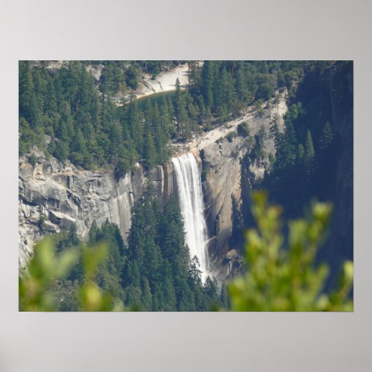 Blick auf die Vernalfälle von Glacier Point, CA Poster (Vorne)