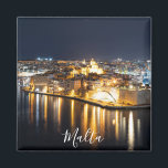 Blick auf drei Städte in Malta am Abend Magnet<br><div class="desc">Aussicht auf drei Städte in Malta in der Nacht. Foto aus Valletta. Der Grand Harbour beleuchtete nachts.</div>