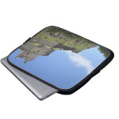 Blick auf Edinburgh Castle, Edinburgh, Schottland, Laptopschutzhülle (Vorne Knopf)