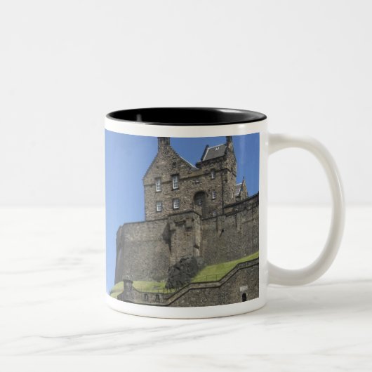 Blick auf Edinburgh Castle, Edinburgh, Schottland, Zweifarbige Tasse (Rechts)