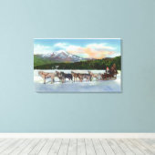 Blick auf ein Schlittenteam am Mirror Lake Leinwanddruck (Insitu (Holzboden))