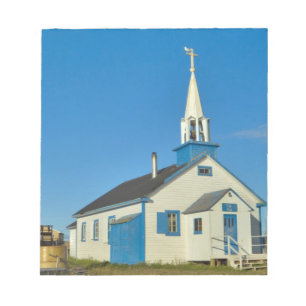 Blick auf eine blaue und weiße Kirche im Stamm de Notizblock