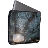 Blick auf eine Eishöhle, Island Laptopschutzhülle (Vorne Rechts)