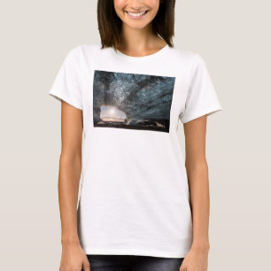 Blick auf eine Eishöhle, Island T-Shirt