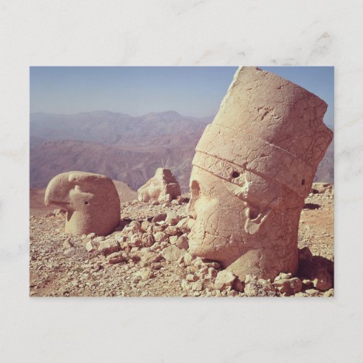 Blick auf einen riesigen Kopf und einen Adler Postkarte (Vorderseite)