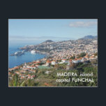 Blick auf Funchal, Insel Madeira Postkarte<br><div class="desc">Funchal (Portugiesische Aussprache: [fúkkkeiras ʃ aɫ]) ist die größte Stadt,  der Gemeindesitz und die Hauptstadt der Autonomen Region Madeira und seit mehr als fünf Jahrhunderten die Hauptstadt Madeiras. Bild von royalmadeira.com Andreas Sipsakas</div>