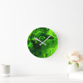 Blick auf grüne Uhr (Zuhause)