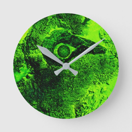 Blick auf grüne Uhr (Vorderseite)