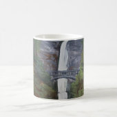 Blick auf Multnomah Falls Kaffeetasse (Mittel)