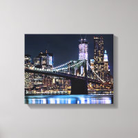 Blick auf New Yorks Brooklyn Bridge-Reflexion