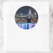 Blick auf New Yorks Brooklyn Bridge-Reflexion Runder Aufkleber (Tasche)