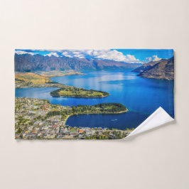 Blick auf Queenstown vom Gipfel von Bob, Neuseelan Badhandtuch Set