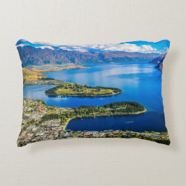 Blick auf Queenstown vom Gipfel von Bob, Neuseelan Dekokissen