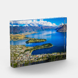 Blick auf Queenstown vom Gipfel von Bob, Neuseelan Fotoblock