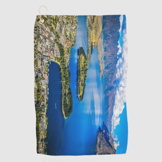 Blick auf Queenstown vom Gipfel von Bob, Neuseelan Golfhandtuch (Vorderseite)
