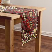 Blick des persischen Teppichs in dunkelrotem und Kurzer Tischläufer (Beispiel)