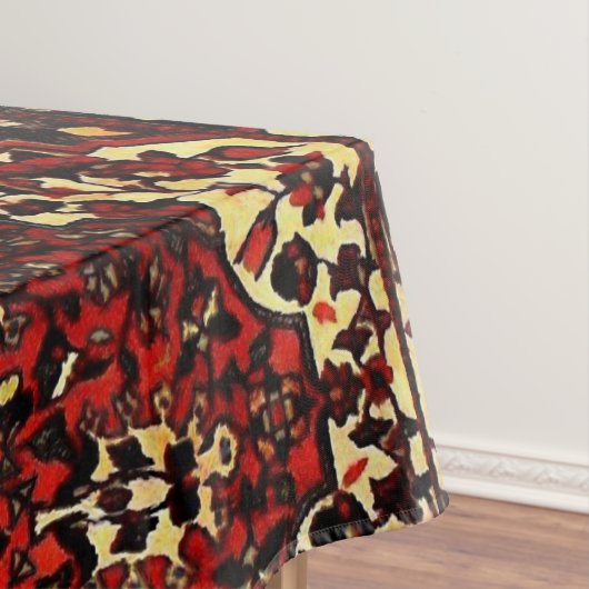 Blick des persischen Teppichs in dunkelrotem und Tischdecke (Beispiel)