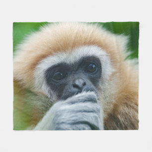Blick in die Augen eines großen Gibbons Fleecedecke