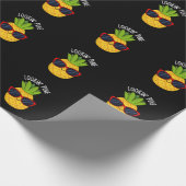 Blick Pine Funny Pineaple Pun Dark BG Geschenkpapier (Ecke)