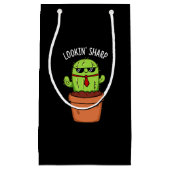 Blick Sharp Funny Cactus Pun Dark BG Kleine Geschenktüte (Vorderseite)