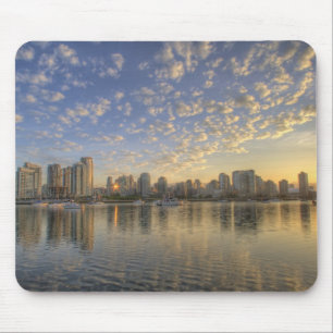 Blick über den False Creek auf die Skyline von Mousepad