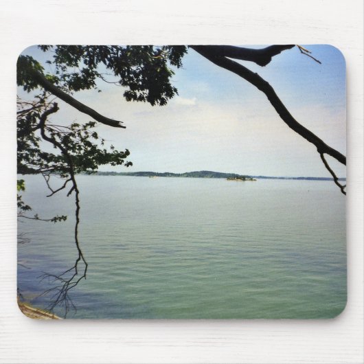 Blick über den Fluss, der auf einem Mousepad (Vorne)