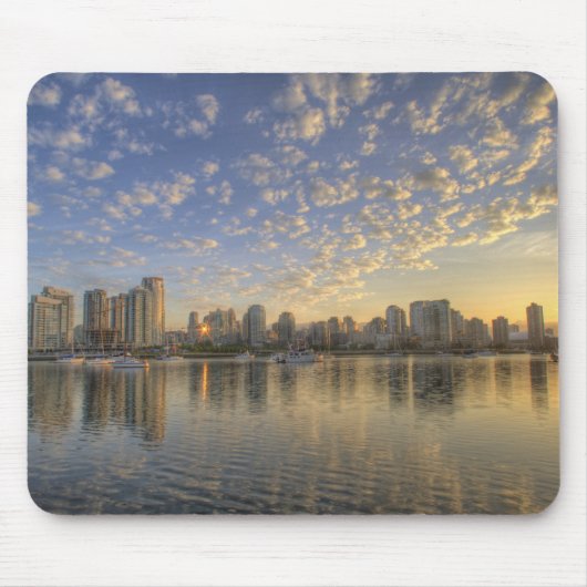 Blick über False Creek auf die Skyline Mousepad (Vorne)