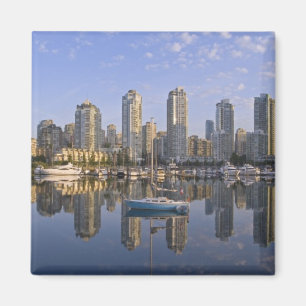 Blick über False Creek auf die Skyline von 2 Magnet