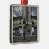 Blick von innen auf das Cockpit Silbernes Ornament (Rechts)