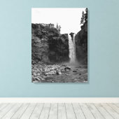 Blick von unten Wasserfall Leinwanddruck (Insitu (Holzboden))