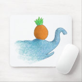 Blinder Elefant, der eine Ananas… balanciert Mousepad (Mit Mouse)