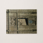 Blindes Fenster in der Eingangsfassade mit einer Puzzle (Horizontal)