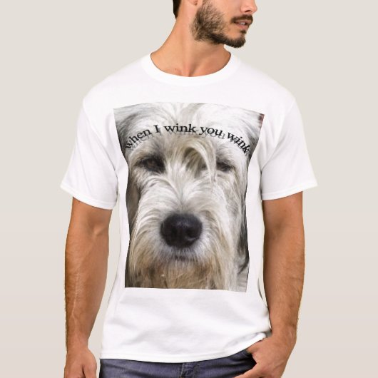 Blinzeln des Hundes T-Shirt (Vorderseite)