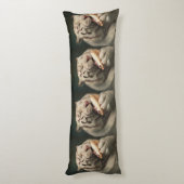 Blissful White Tiger – Whimsical Body Pillow Seitenschläferkissen (Rückseite (Vertikal))
