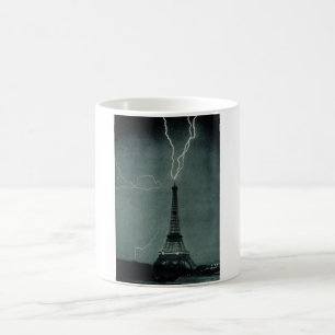 Blitz schlägt in den Eiffelturm ein Kaffeetasse