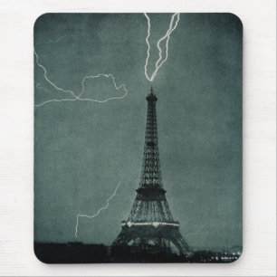 Blitz schlägt in den Eiffelturm ein Mousepad