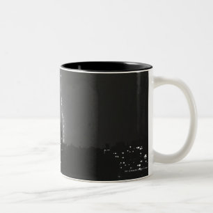 Blitz über Stadt Zweifarbige Tasse