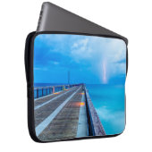 Blitze am Navarre Beach Pier Laptopschutzhülle (Vorne Rechts)